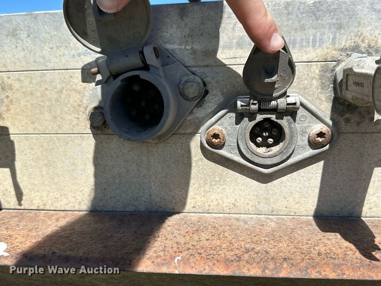 image for item NP9407 2007 Chaparral  flatbed trailer