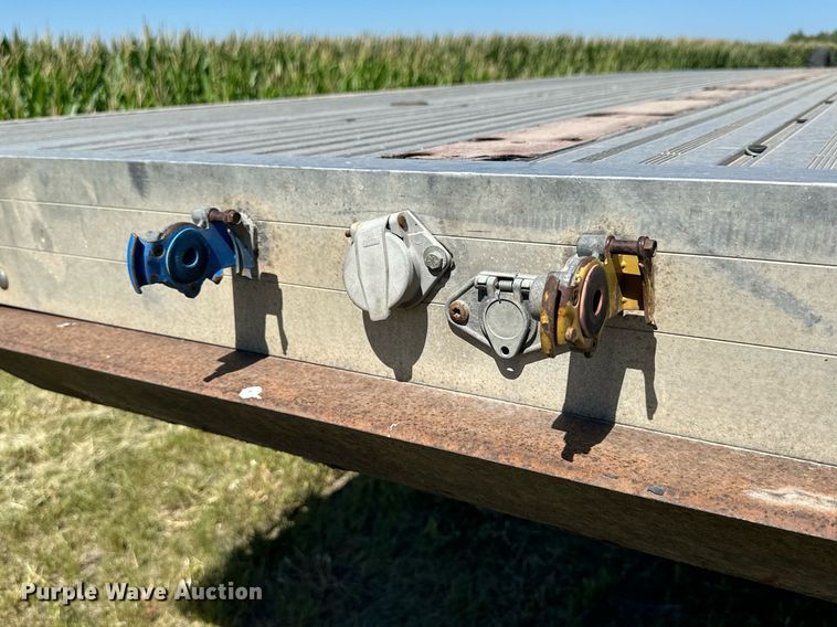 image for item NP9407 2007 Chaparral  flatbed trailer