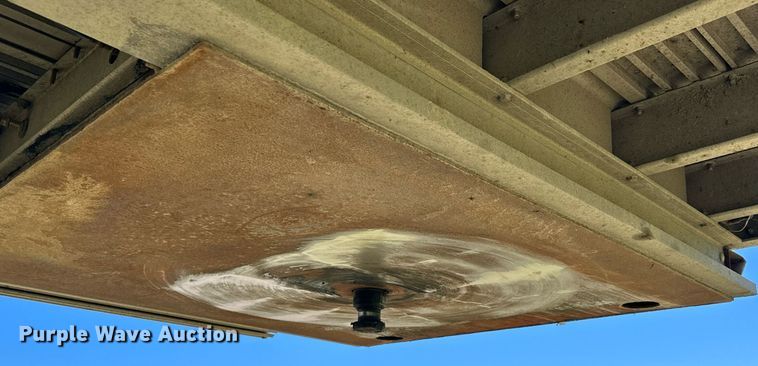 image for item NP9407 2007 Chaparral  flatbed trailer