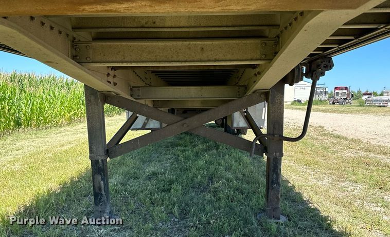 image for item NP9407 2007 Chaparral  flatbed trailer