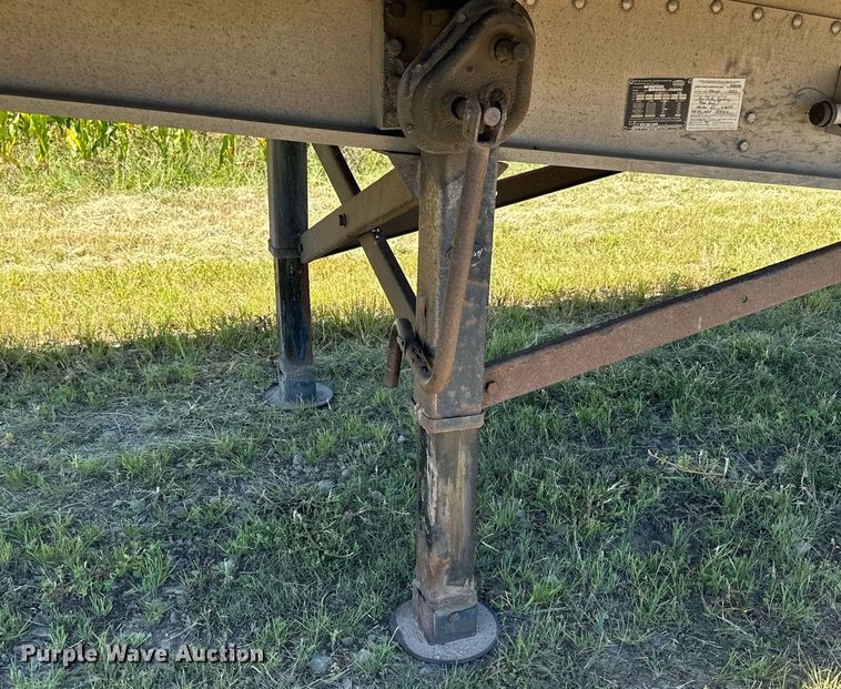 image for item NP9407 2007 Chaparral  flatbed trailer