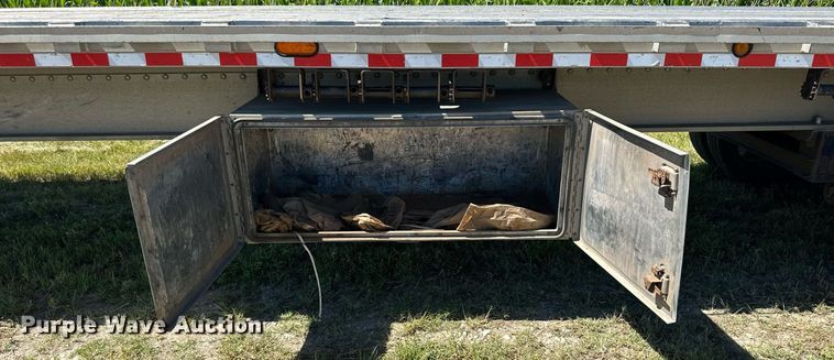 image for item NP9407 2007 Chaparral  flatbed trailer