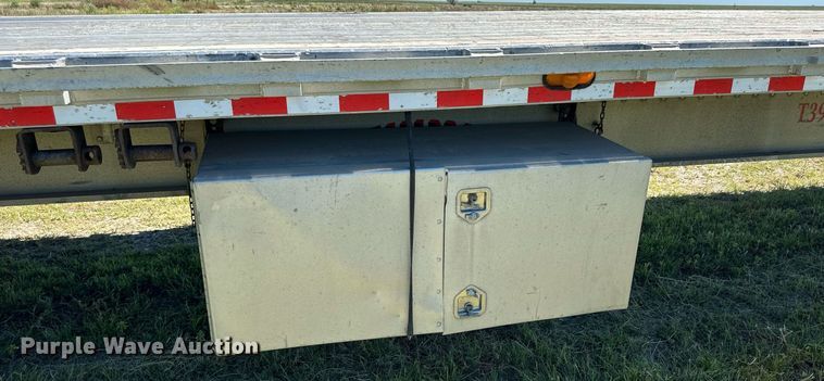 image for item NP9407 2007 Chaparral  flatbed trailer
