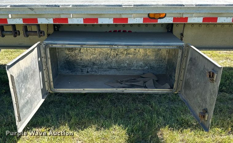 image for item NP9407 2007 Chaparral  flatbed trailer