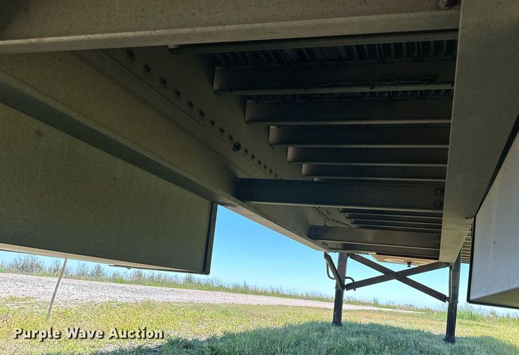 image for item NP9407 2007 Chaparral  flatbed trailer