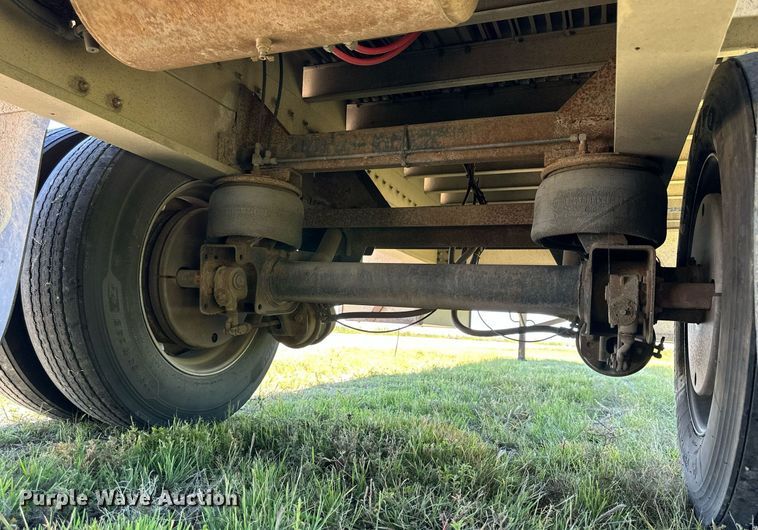 image for item NP9407 2007 Chaparral  flatbed trailer