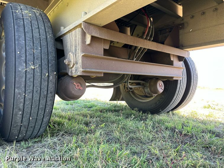 image for item NP9407 2007 Chaparral  flatbed trailer