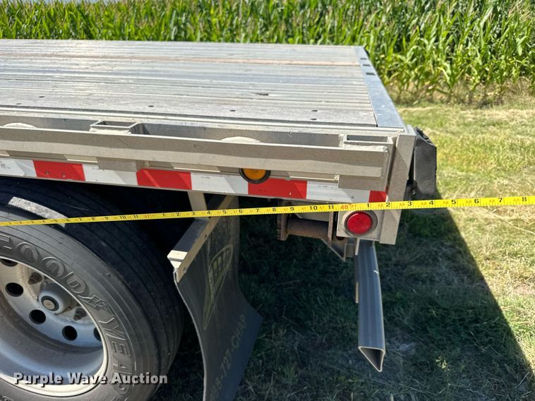 image for item NP9407 2007 Chaparral  flatbed trailer