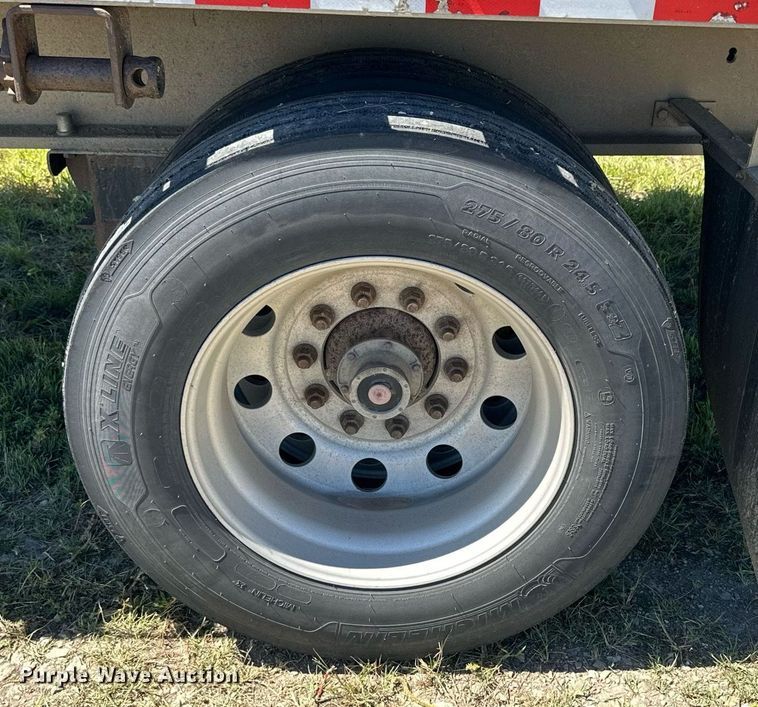 image for item NP9407 2007 Chaparral  flatbed trailer