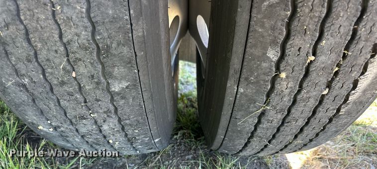 image for item NP9407 2007 Chaparral  flatbed trailer