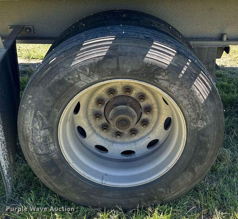 image for item NP9407 2007 Chaparral  flatbed trailer