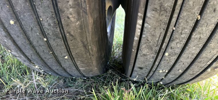 image for item NP9407 2007 Chaparral  flatbed trailer