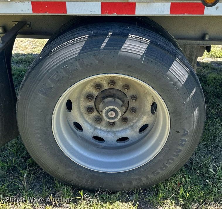 image for item NP9407 2007 Chaparral  flatbed trailer