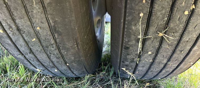 image for item NP9407 2007 Chaparral  flatbed trailer