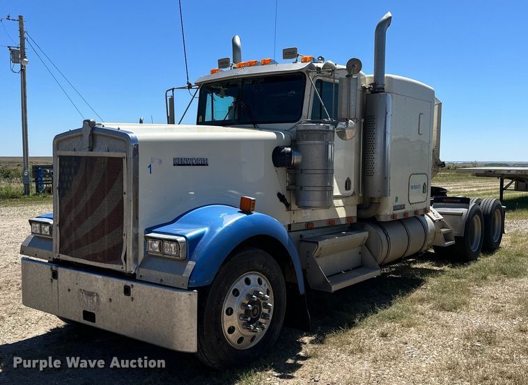 image for item NP9409 1994 Kenworth W900B  semi truck