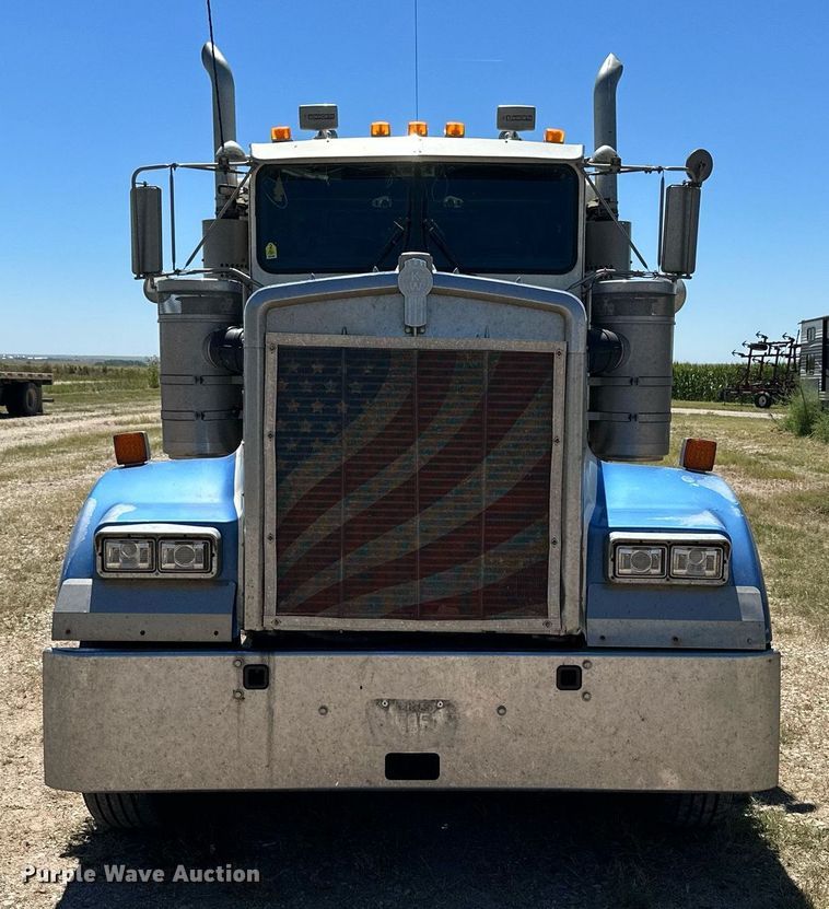 image for item NP9409 1994 Kenworth W900B  semi truck