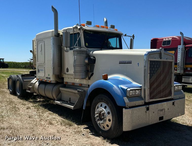 image for item NP9409 1994 Kenworth W900B  semi truck