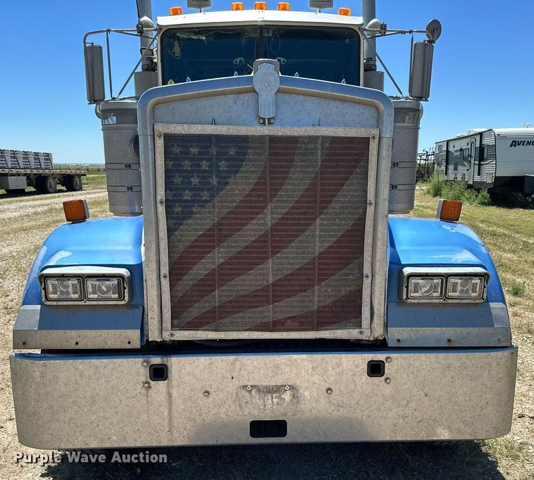 image for item NP9409 1994 Kenworth W900B  semi truck