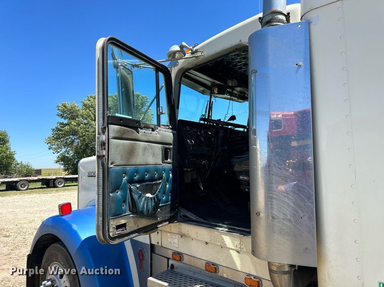 image for item NP9409 1994 Kenworth W900B  semi truck