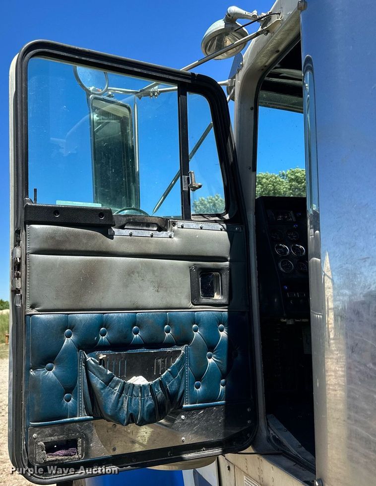 image for item NP9409 1994 Kenworth W900B  semi truck