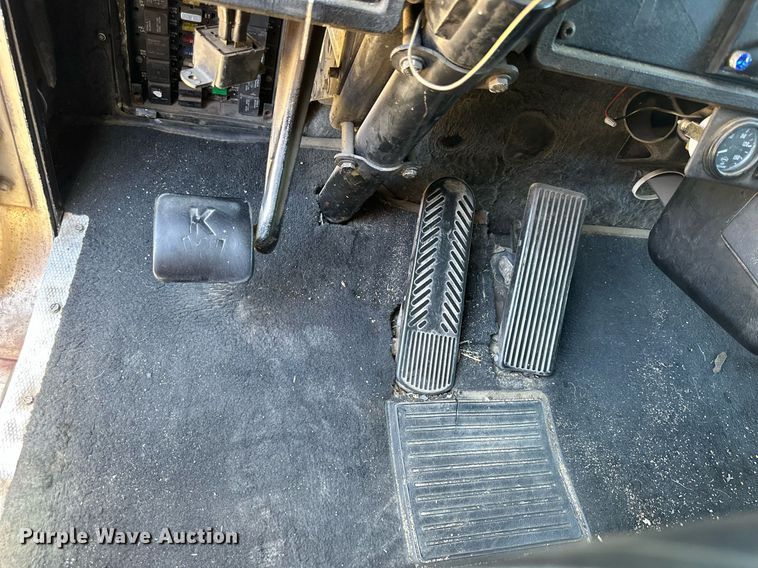 image for item NP9409 1994 Kenworth W900B  semi truck