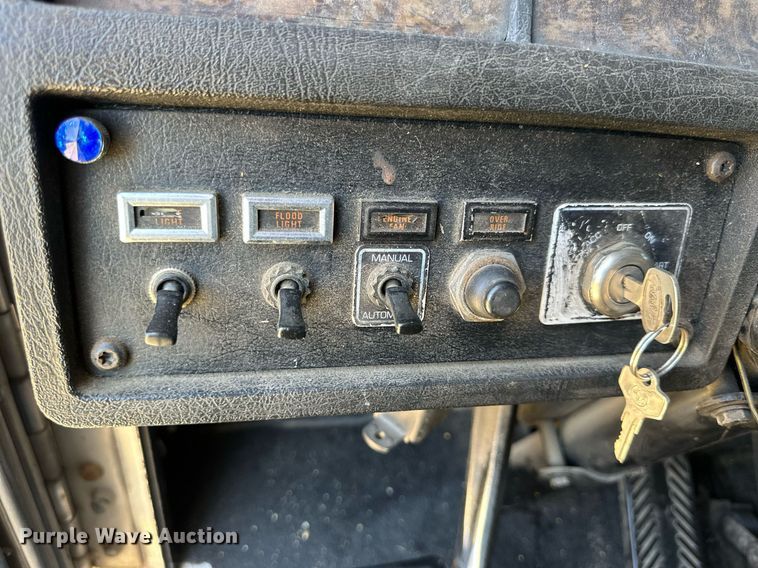 image for item NP9409 1994 Kenworth W900B  semi truck