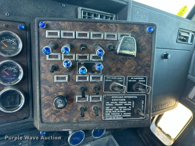 image for item NP9409 1994 Kenworth W900B  semi truck