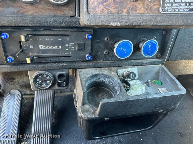 image for item NP9409 1994 Kenworth W900B  semi truck