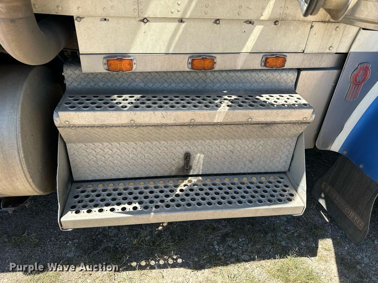 image for item NP9409 1994 Kenworth W900B  semi truck