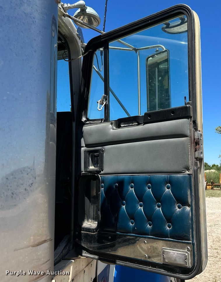 image for item NP9409 1994 Kenworth W900B  semi truck