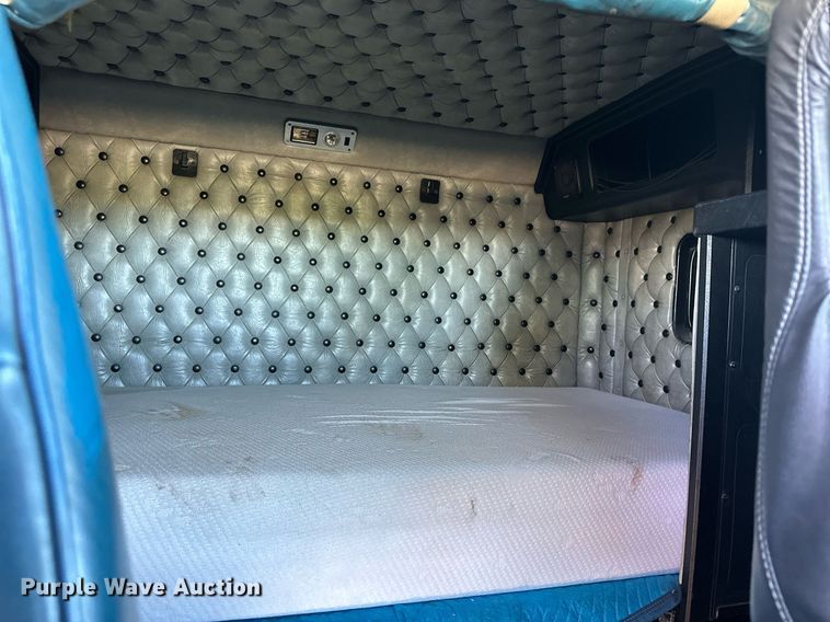 image for item NP9409 1994 Kenworth W900B  semi truck