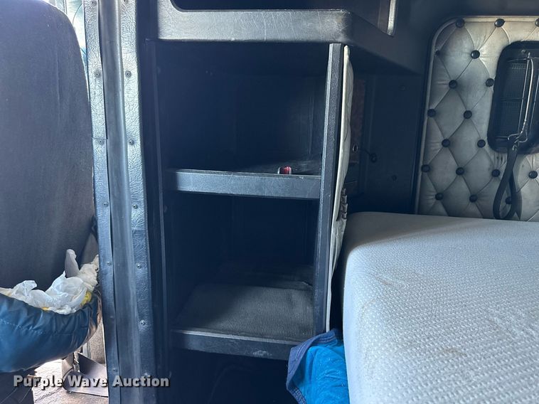 image for item NP9409 1994 Kenworth W900B  semi truck