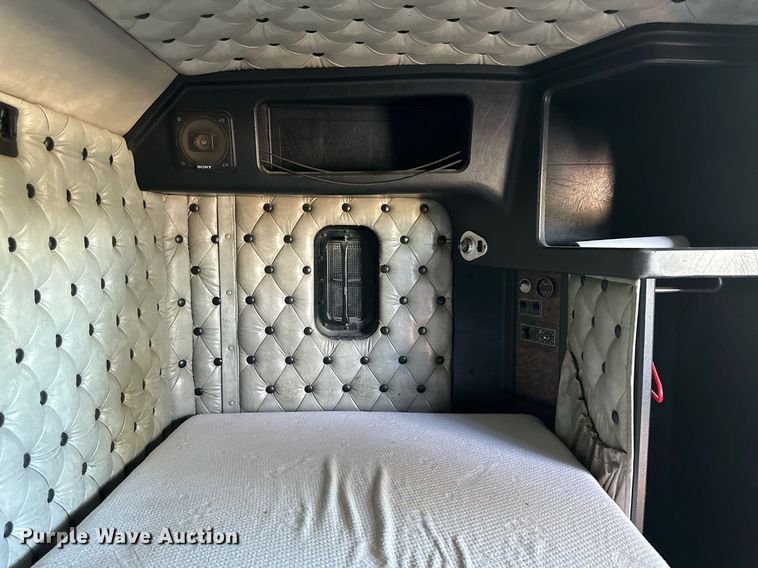 image for item NP9409 1994 Kenworth W900B  semi truck