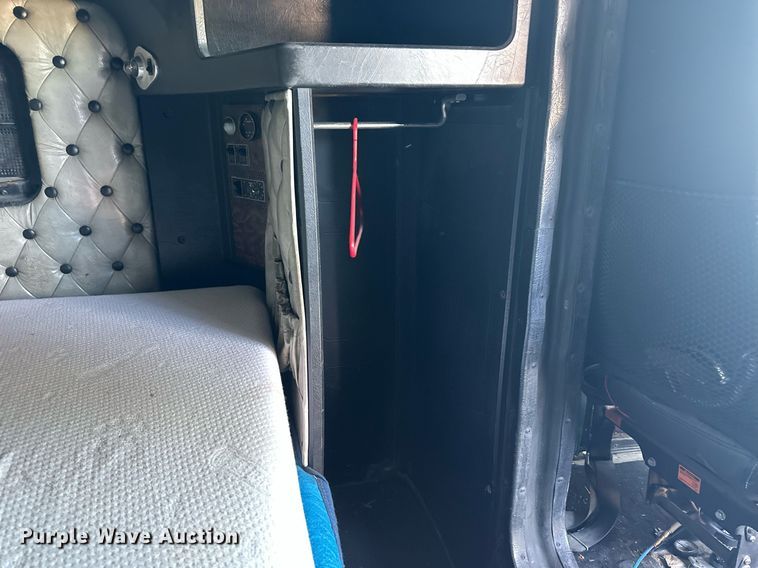 image for item NP9409 1994 Kenworth W900B  semi truck