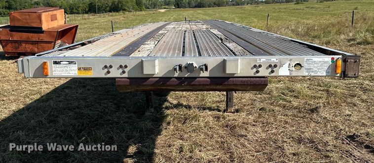 image for item NP9459 2000 Fruehauf  flatbed trailer