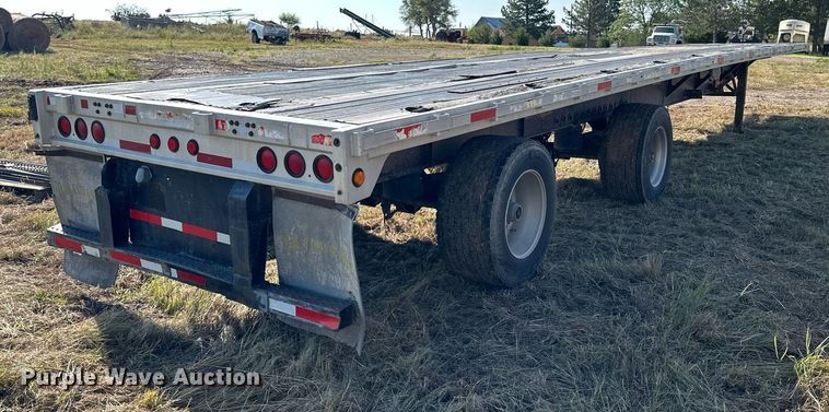 image for item NP9459 2000 Fruehauf  flatbed trailer
