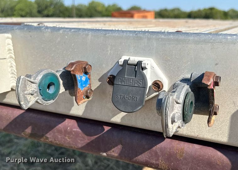 image for item NP9459 2000 Fruehauf  flatbed trailer