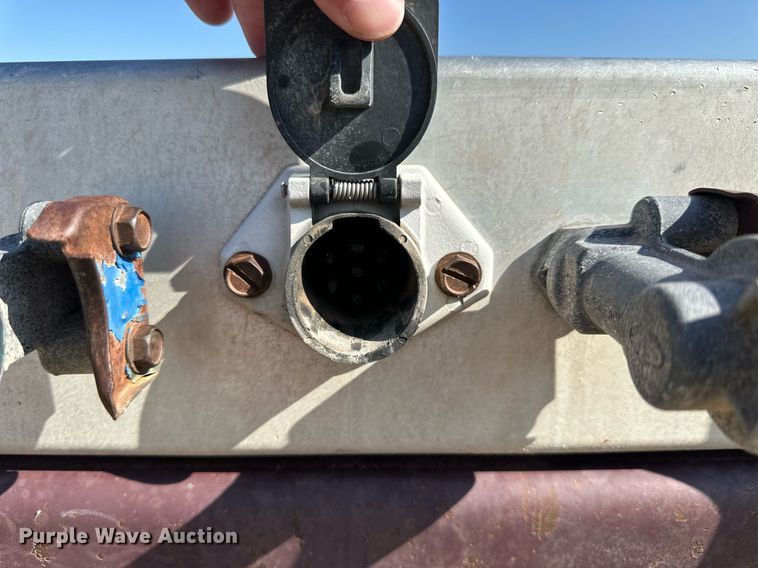 image for item NP9459 2000 Fruehauf  flatbed trailer