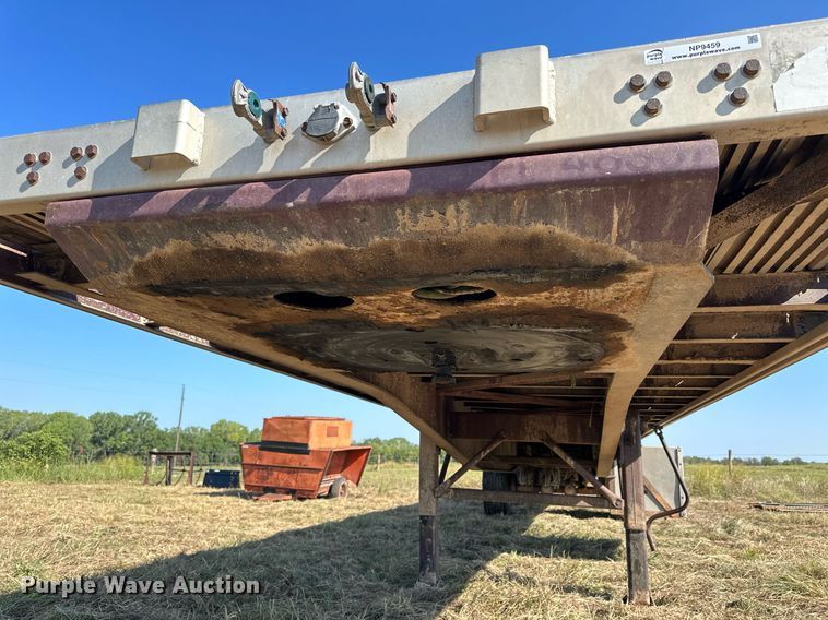 image for item NP9459 2000 Fruehauf  flatbed trailer