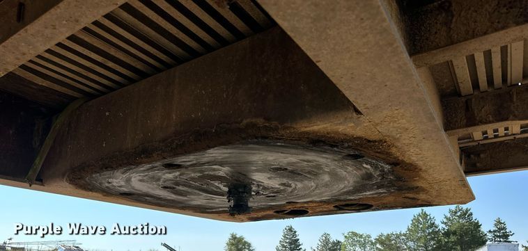 image for item NP9459 2000 Fruehauf  flatbed trailer