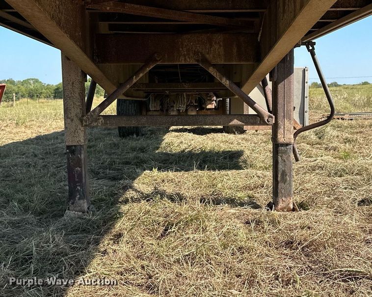 image for item NP9459 2000 Fruehauf  flatbed trailer