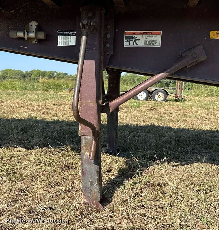 image for item NP9459 2000 Fruehauf  flatbed trailer