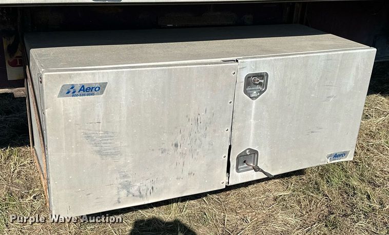 image for item NP9459 2000 Fruehauf  flatbed trailer