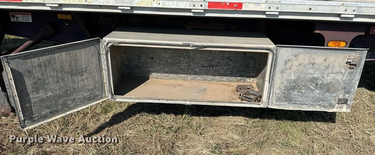 image for item NP9459 2000 Fruehauf  flatbed trailer