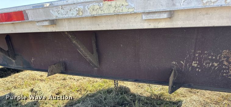 image for item NP9459 2000 Fruehauf  flatbed trailer