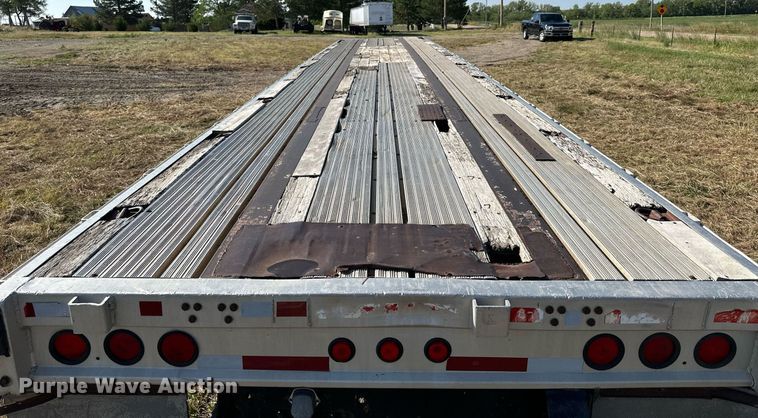 image for item NP9459 2000 Fruehauf  flatbed trailer