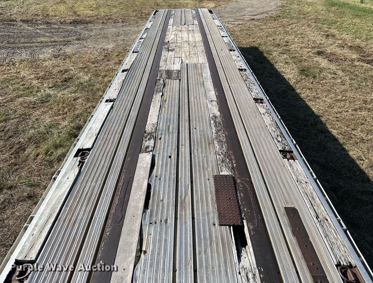 image for item NP9459 2000 Fruehauf  flatbed trailer