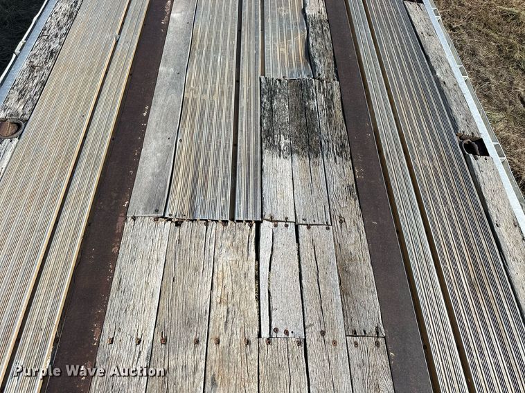 image for item NP9459 2000 Fruehauf  flatbed trailer