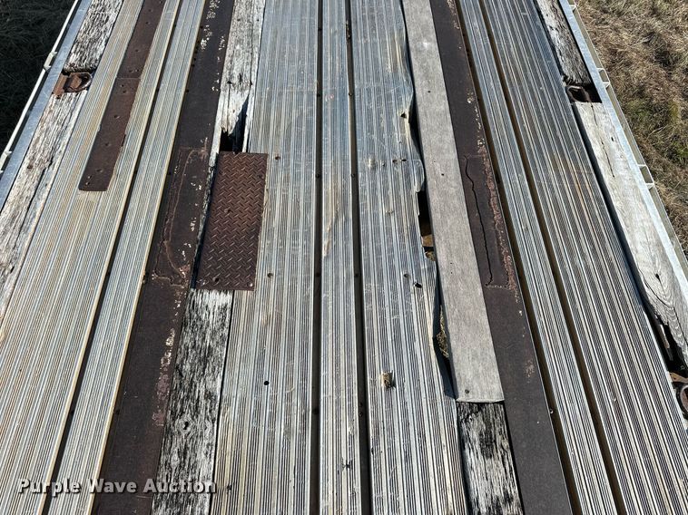 image for item NP9459 2000 Fruehauf  flatbed trailer