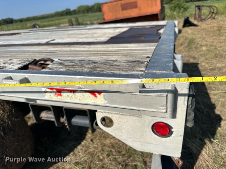 image for item NP9459 2000 Fruehauf  flatbed trailer